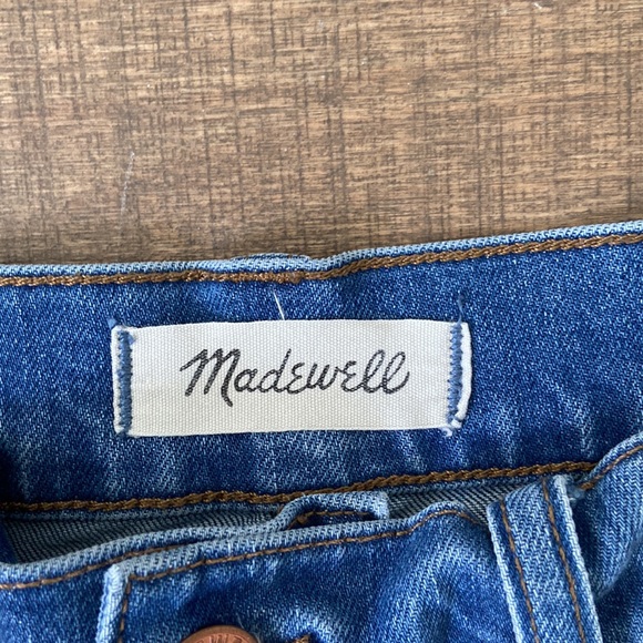 MADEWELL HIGH RISE DENIM SHORTS. PRE-OWNED. SIZE 28. - Picture 3 of 8